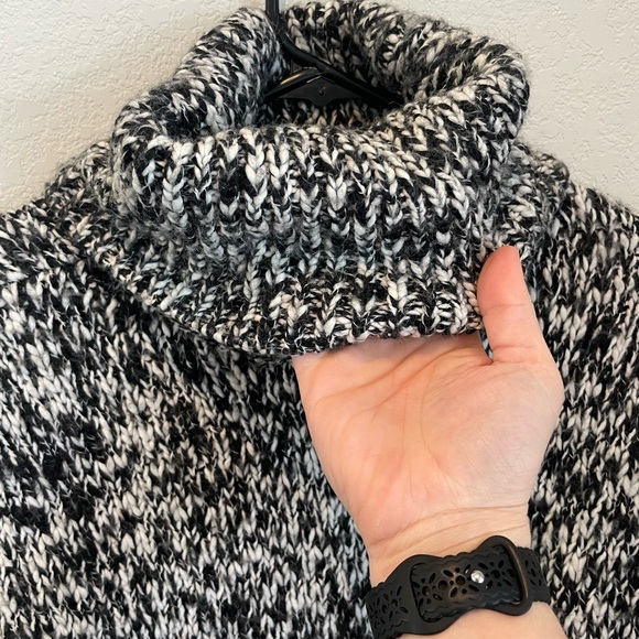 Treasure & Bond Extra Small Black and White Wool Turtleneck Tunic Sweater - Picture 6 of 12